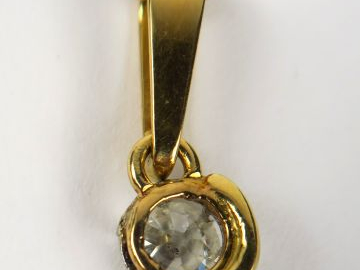 Diamant taille ancienne de 0,70 carats environ, monté en pendentif. Mo