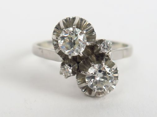 Bague toi et moi en or blanc, sertie de deux diamants de 0,30 carats e