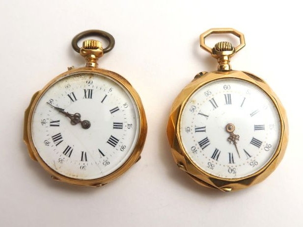 Deux montres de col en or. Poids tel : 46,7 g