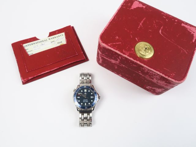 OMEGA. Montre en acier, modèle Seamaster. Dans son coffret (usures sur