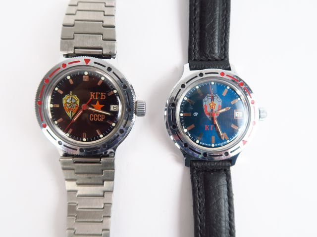 Deux montres en acier de marque KGB