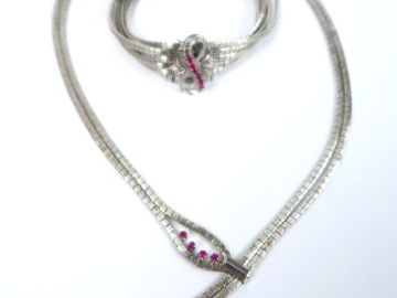 Bracelet et collier en argent bas titre et rubis calibrés