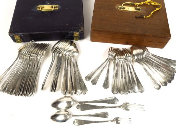 Partie de ménagère en argent, poinçon Minerve, à décor de style Haute 