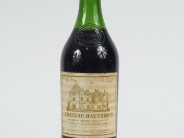 1 BOUTEILLE CHÂTEAU HAUT BRION 1er GCC GRAVES - 1967 - 4,5 CM/ EF/CAPS