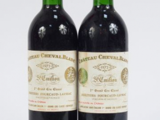 Vente aux enchères 2 BOUTEILLES CHÂTEAU CHEVAL BLANC 1er GCC ST EMILION - 1973 - 1 ELT
