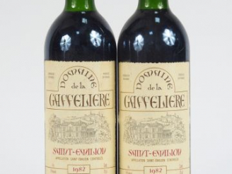 Vente aux enchères 2 BOUTEILLES DOMAINE DE LA GAFFELIERE ST EMILION - 1982