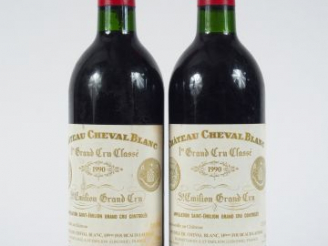 Vente aux enchères 2 BOUTEILLES CHÂTEAU CHEVAL BLANC 1er GCC ST EMILION - 1990 - BG +/1 E