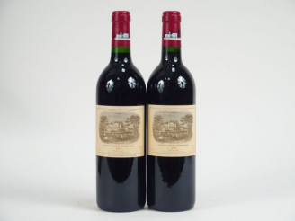 Vente aux enchères 2 BOUTEILLES CHÂTEAU LAFITE ROTHSCHILD 1er GCC PAUILLAC - 1993