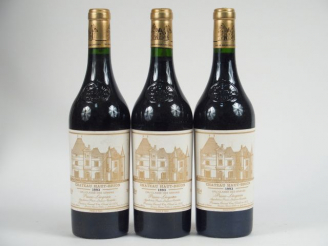Vente aux enchères 3 BOUTEILLES CHÂTEAU HAUT BRION 1er GCC GRAVES - 1993