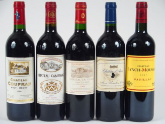 Vente aux enchères 5 BOUTEILLES : 1 CHÂTEAU LYNCH MOUSSAS GCC PAUILLAC 2007 - 1 CHÂTEAU D