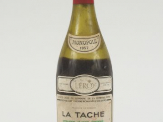 Vente aux enchères 1 BOUTEILLE LA TACHE D.R.C. - 1957 - 8 CM/BOUCHON TOMBE/BLS
