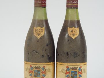 2 BOUTEILLES R. DE FOULANGES 1973 : 1 VOLNAY 3 CM BS - 1 VOSNE ROMANEE