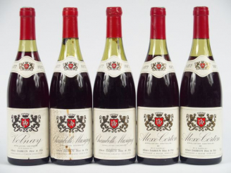 Vente aux enchères 5 BOUTEILLES A. DABRUN 1977 : 1 VOLNAY 2 CM - 2 CHAMBOLLE MUSIGNY 4 CM
