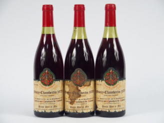 Vente aux enchères 3 BOUTEILLES GEVREY CHAMBERTIN TASTEVINAGE POULET - 1979 - 1 à 2 CM/2 