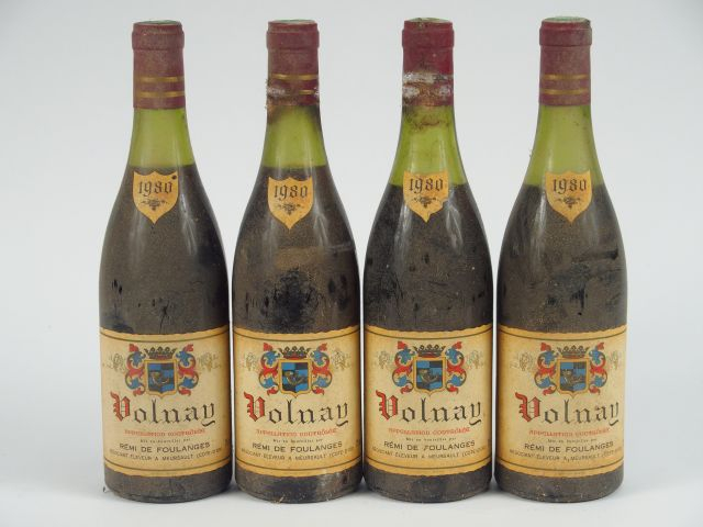 4 BOUTEILLES VOLNAY R. DE FOULANGES - 1980 - 3 à 4 CM/1 à 5 CM/BS