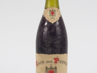 Vente aux enchères 1 BOUTEILLE CHATEAUNEUF DU PAPE 'CLOS DES PAPES' P. AVRIL - 1976 - 2 C