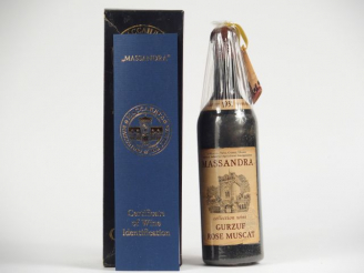 Vente aux enchères 1 BOUTEILLE MASSANDRA VIN DE CRIMEE COLLECTION WINE GURZUF ROSE MUSCAT