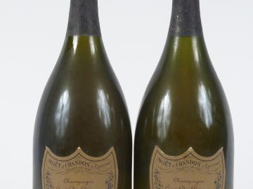2 BOUTEILLES CHAMPAGNE DOM PERIGNON - 1983 - 1 COIFFE TLA