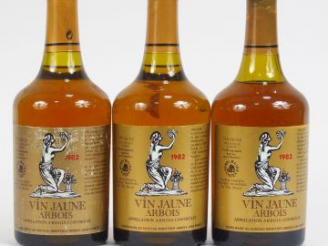 Vente aux enchères 3 BOUTEILLES VIN JAUNE H. MAIRE - 1982