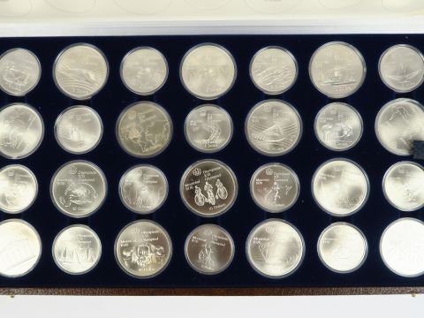 Coffret de 28 monnaies en argent 'Monnaie olympique canadienne 1976'
