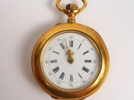 Montre de col en or.  24 g tel