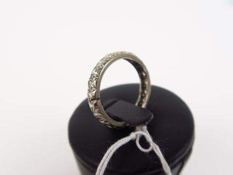 Alliance américaine platine sertie d'une ligne de brillants. 4,7 g