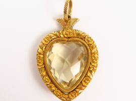 Pendentif citrine en forme de cœur monture or.  Poids tel 13,6 g
