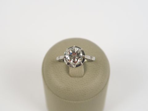 Solitaire monture platine sertie d'un diamant taille ancienne de 1,70c