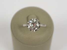 Solitaire monture platine sertie d'un diamant taille ancienne de 1,50c