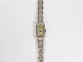 Montre de dame Art Déco en platine et brillants.  Poids tel 27 g