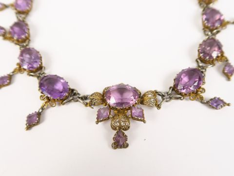 Collier fin XIXème en argent sertie de 31 améthystes