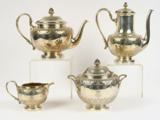 Vente aux enchères ODIOT. Service à café et à thé en argent poinçon Minerve, de style Lou