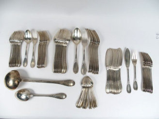 Vente aux enchères Ménagère en argent de style Louis XVI poinçon Minerve, MO : Laparra co