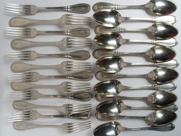 Ménagère en argent de style Louis XVI poinçon Minerve, MO : Laparra co