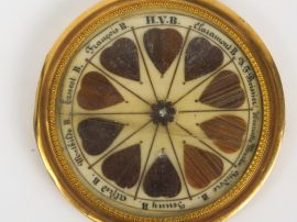 Miniature fin XVIIIème  'portrait d'homme au jabot". Le revers orné d'