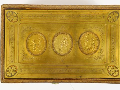 Ecrin à bijoux de style Louis XVI en cuir, couvercle en métal gravé à 