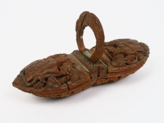 Vente aux enchères Boite début XIXème en corozo, à décor de personnages et de pampres (pe