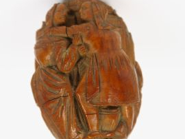 Vente aux enchères Œuf en corozo sculpté, début XIXème à décor de quatre personnages