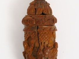 Etui à couture début XIXème en corozo sculpté, à décor de cavalier et 