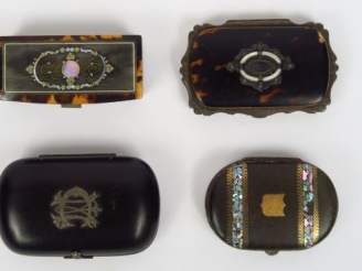 Vente aux enchères 4 différentes bourses Napoléon III en écaille, bois noirci et marquete