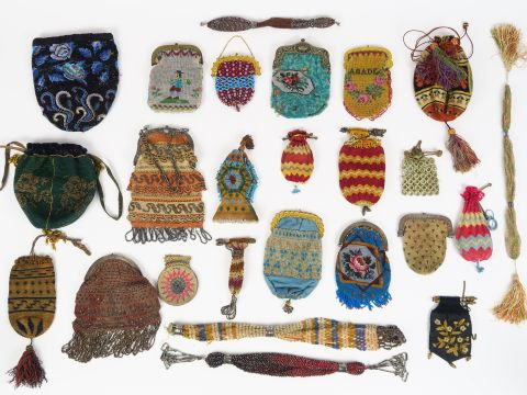 24 bourses en tissu ou perles