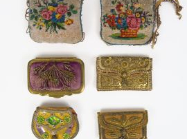 4 étuis en tissu , 2 coussins à aiguilles en perles