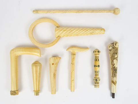 8 manches d'ombrelle en ivoire