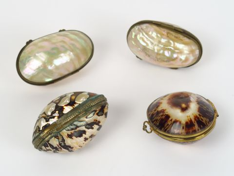 4 différentes boites en nacre