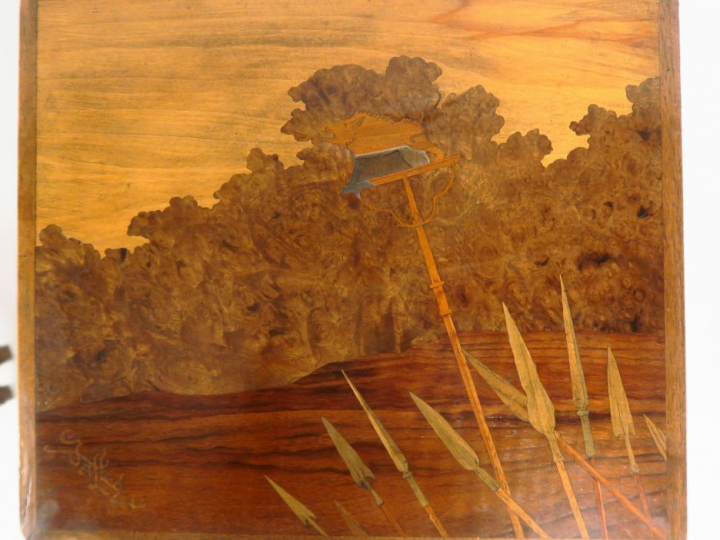 GALLE.  Suite de quatre tables gigognes en marqueterie, à décor de vég