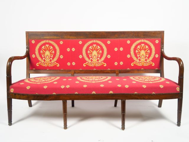 Salon Empire en noyer comprenant : une paire de bergères, six fauteuil