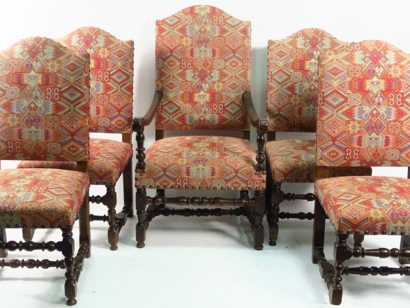 Suite de 4 chaises et un fauteuil Louis XIII, garniture de tissu moder
