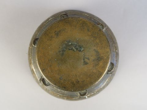 	Mortier  de style Haute Epoque en bronze, à décor de personnages en h