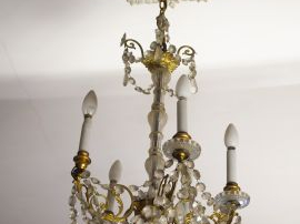 Petit lustre à pampilles éclairant à 5 lumières