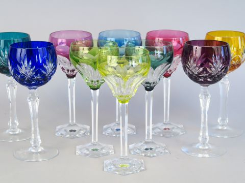 Six verres à vin du Rhin en cristal bicolore  Quatre verres à vin du R